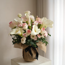 Load image into Gallery viewer, Calla in Vase