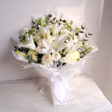 Load image into Gallery viewer, All white Lily