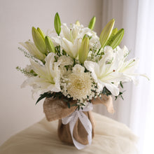Load image into Gallery viewer, Lily In Vase