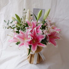 Load image into Gallery viewer, Lily In Vase