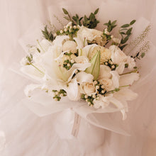 Load image into Gallery viewer, All white Lily