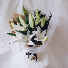 Load image into Gallery viewer, Blooming Lily