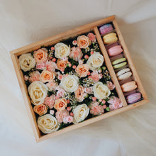 Load image into Gallery viewer, Fresh Macaroons Flowerbox
